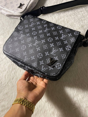 Bandolera LOUIS VUITTON NEGRA